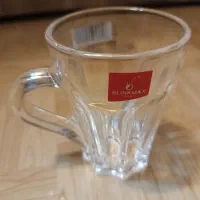 دو دست لیوان