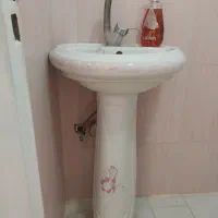 روشویی با شیر آب