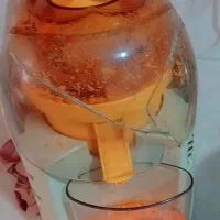 آب میوه گیری کار میکنه