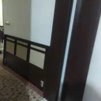 تخت دونفره به همراه تشک ومبل وجلومبلی و میزغذاخوری