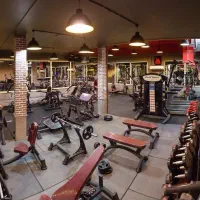 نیروی خدماتی نظافت برای باشگاه بدنسازی