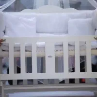 تخت کنار مادر micuna در حد آکبند