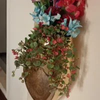 گلدان به همراه گل