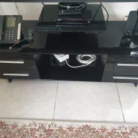 میز تلویزیون براکت دار شیشه ای