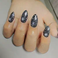 اجاره لاین ناخن و فشیال و مژه کار در سالن زیبایی
