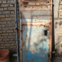 فروشی در آهنی