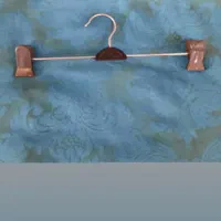 چوب لباسی . آهنی و پلاستیکی