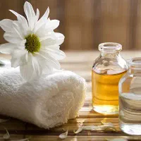ماساژ درمانی با روغن درمانی و گیاهی