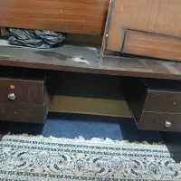 میز کار و کامپیوتر