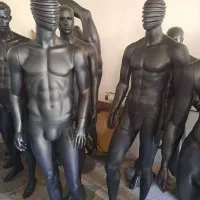 تعدادی مانکن مردانه مایکن زنانه نشسته بچگانه ورزشی