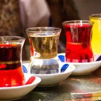 قلیان زن و کارگر ساده