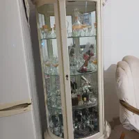 یه بوفه نیم دایره سالم کرم رنگ