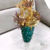 گل مصنوعی همراه با گلدان سفالی