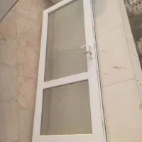 پنجره و در ریلی با شیشه
