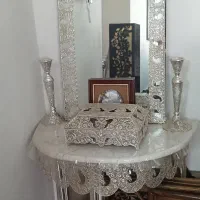 آینه و کنسول دو تا شمعدان نقره با جا قرآنی