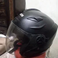 کلاه کاسکت حرفه ایی عینک دار