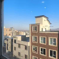 واحد اداری تجاری بر جاده اصلی