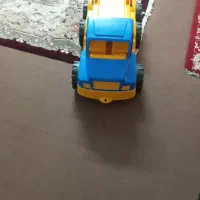 سه چرخه و کامیون
