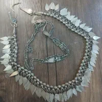 وسایل قدیمی سلسله و مهره