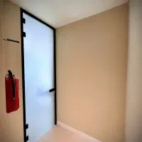 در حمام و سرویس بهداشتی