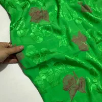 این پارچه ابریشم  نرم و لطیف ۴ متر