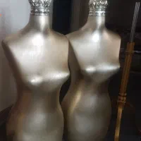 مانکن نیم تنه طلایی تاج دار