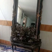 اینه و شمعدان وکنسول‌(ساعتش نیاز ب عقربه داره)
