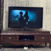 تلویزیون  ومیز تلویزیون