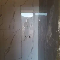 بنا اجراءکاشی سرامیک وسنگ‌ کلیه آیتم های ساختمانی