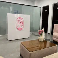 پارتیشن شیشه‌ای سکوریت مات اداری با درب