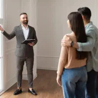 استخدام مشاور املاک