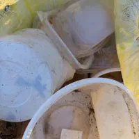 500کیلو ضایعات لاک ریز و پلاستیک شل فروشی دارم