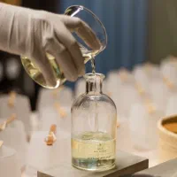 انواع عطر دستریز خاص و ماندگار ، گالری عطر دیکا