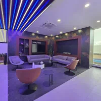 کارشناس فروش خانم