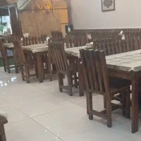 یک همکار آقا کباب زن یک همکار خانم داخل آشپزخونه