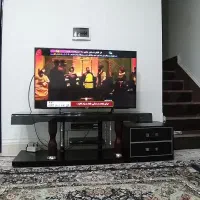 میز ال ای دی شیشه ای ام دی اف در حد نو