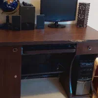 میزکامپیوتر بزرگ