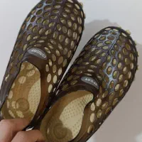 کفش ساحلی و استخر