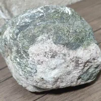 سنگ زیبا سبز و سنگین