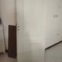 درب چوبی اتاق دستشویی
