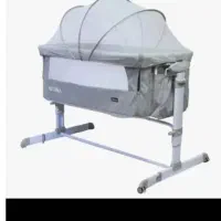 گهواره کنار مادر