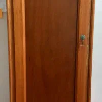 کمد چوبی هم آویز لباس و هم طبقه