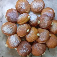 پیراشکی تازه و خانگی با کرم پاتیسیر