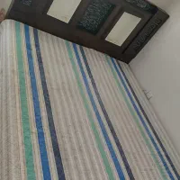تخت خواب مرتب و تمیز