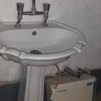 روشویی با شیر کامل و تعدادی شیرالات .فلاش تانک