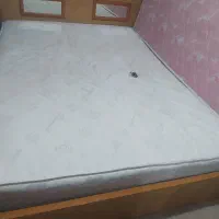تختخواب و تشک دو نفره و یک تشک یک نفره