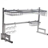 آبچکان پشت پنجره ای