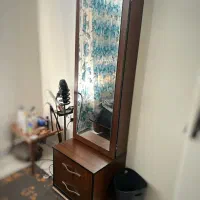 میز آرایش ایستاده