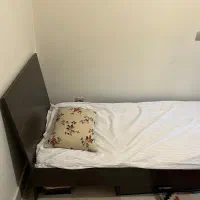 تخت خواب یک‌نفره کم‌جا چوب