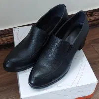 کفش تمام چرم مشکی سایز۴۰ نو با جعبه و صندل